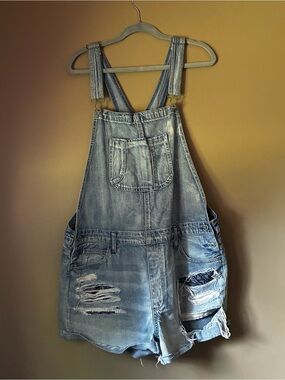 American Eagle Outfitters Distressed Light Wash Denim Short Overalls